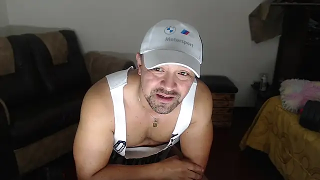 alejomoretti - AlejoMoretti's free webcam - UK Sex Cams