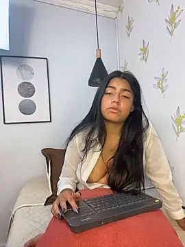 Laia_white webcam