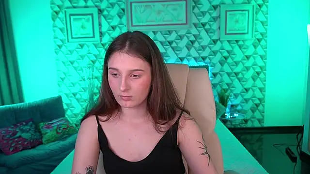VikVikLove webcam