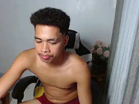 curlyasian_njxx (M twink) - public cum show
