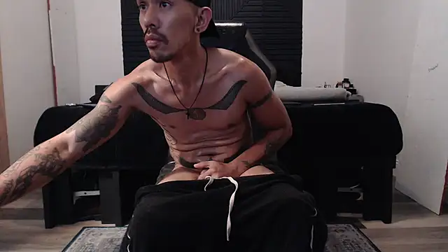 inc25cb@xh (Ask my age) - Clouds on cam