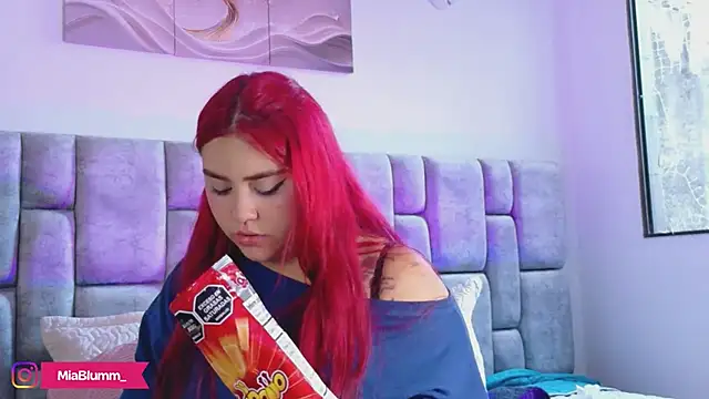 MiiaBlumm_ webcam