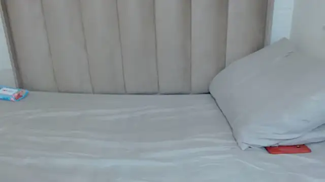 CuteHoney92 webcam