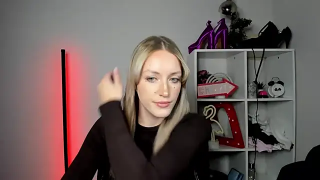 EvelynBlond webcam