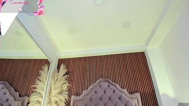 CarolineFyre webcam