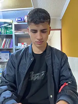 AdrianRinaldi live sex cam