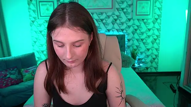 VikVikLove webcam