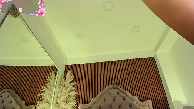 CarolineFyre webcam