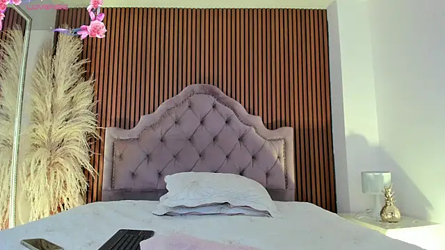 CarolineFyre webcam