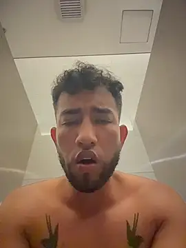 liam_bronw webcam