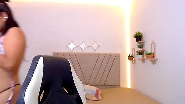 zara_cute - Zara_cute's free webcam - UK Sex Cams