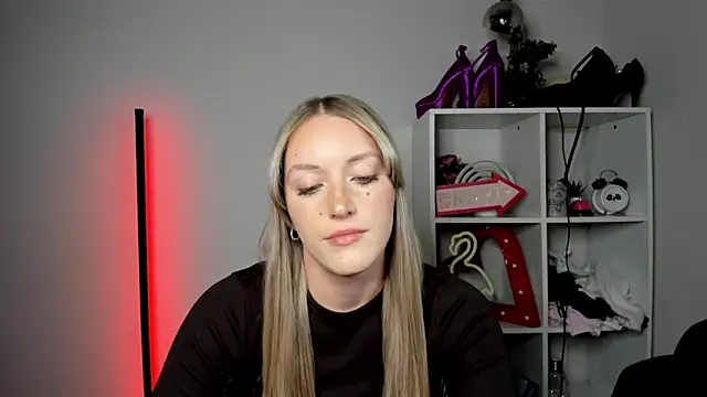 EvelynBlond webcam