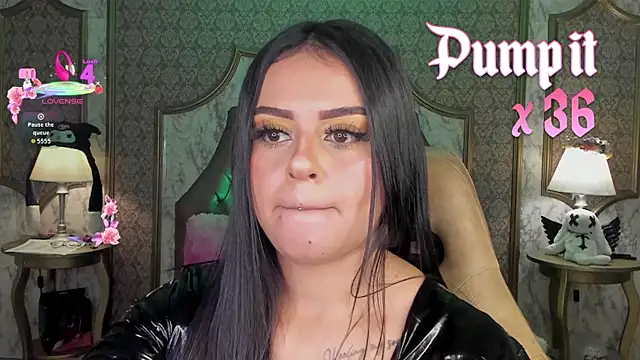 SoffiQueen webcam