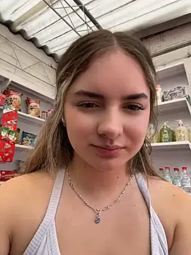 imlindapink from StripChat is Freechat