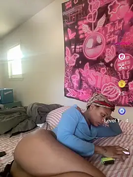 CreamySavageDoll webcam