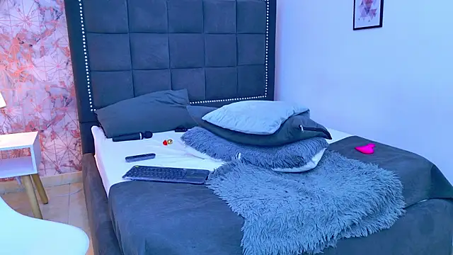 Raven_Gloomy webcam