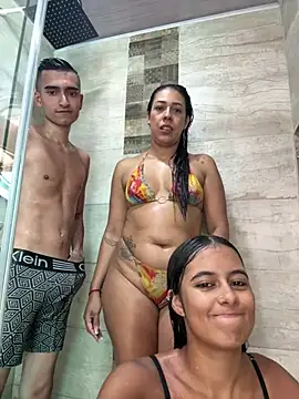 samy_and_ari - SAMY_AND_ARI's free webcam - UK Sex Cams