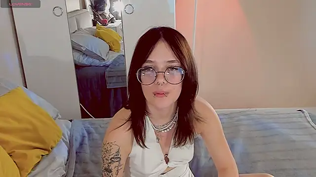 Marika_Degas webcam