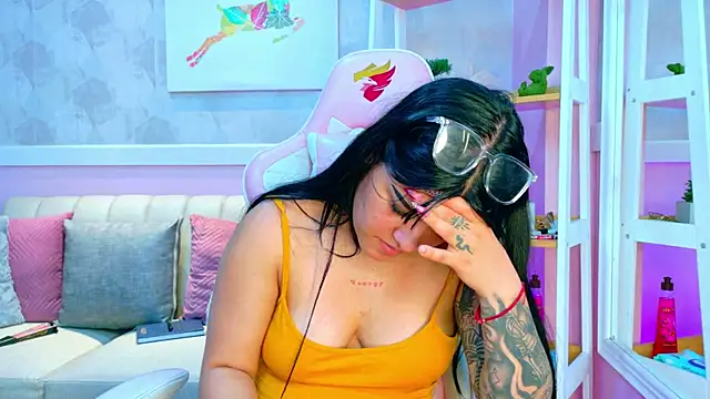 MeghanRoosee webcam