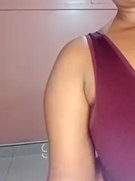 Webcam Model (Luciouslips00)  is live.Free join now!