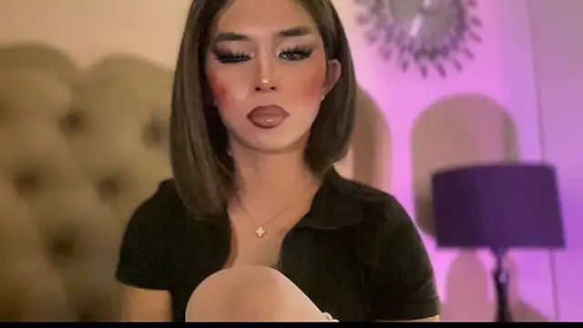 m1ss_ophelia_ (T young) - kisses pretty max