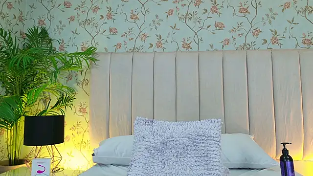 Carrie_GB webcam