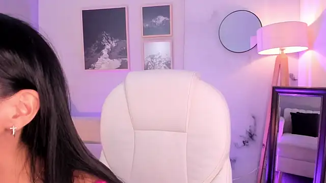 Tiffany_Low webcam