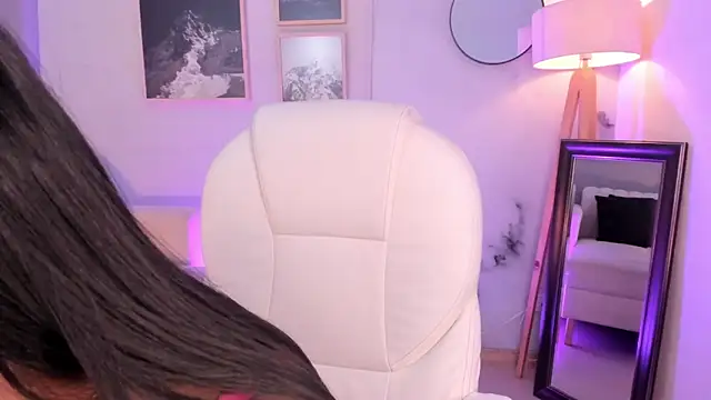 Tiffany_Low webcam