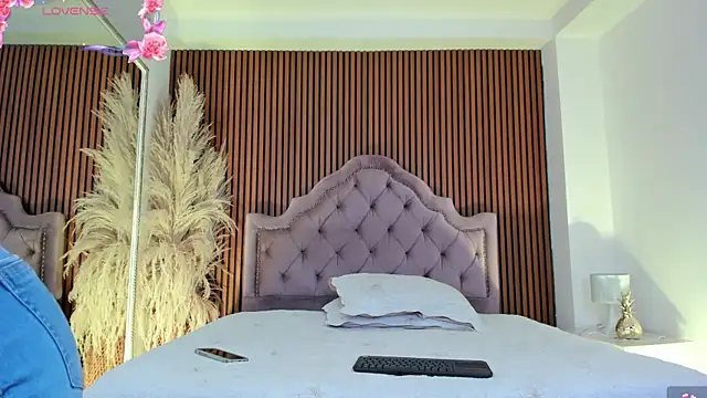 CarolineFyre webcam