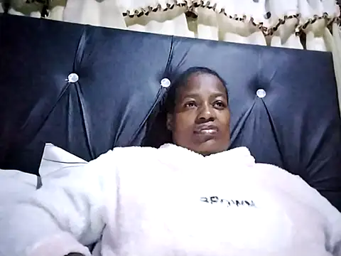 sexylira (F milf) - Help to buy winter clothes