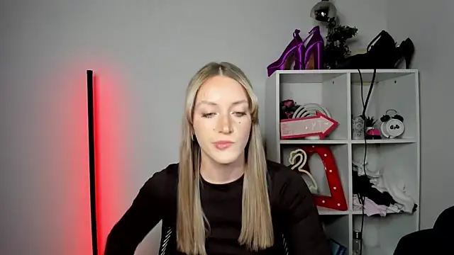 EvelynBlond webcam
