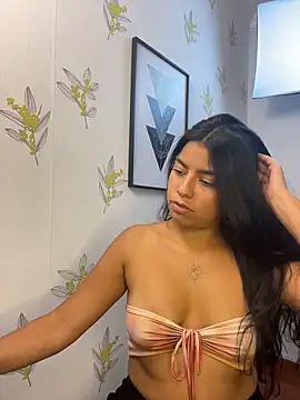 Laia_white webcam