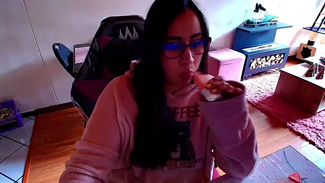 cherryy_bombshelll webcam