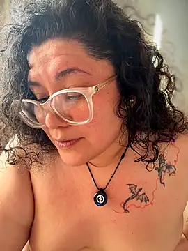 CurlyMilf_Vannexxxa webcam