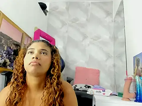 EllyBloom webcam