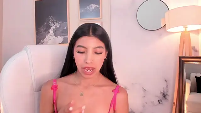 Tiffany_Low webcam