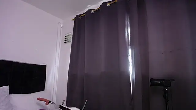 Nicol_Love0 webcam