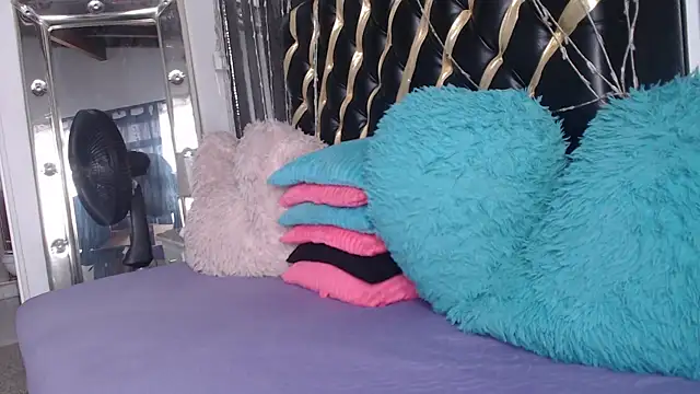 mailyn_gold webcam