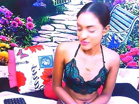 IndianPretty14u2Luv webcam
