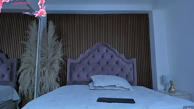 CarolineFyre webcam