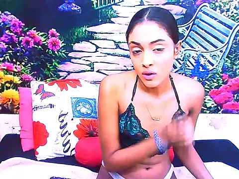 IndianPretty14u2Luv webcam