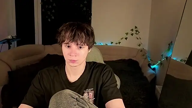AnthonyCuutie webcam