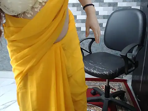 the_queen_arinaah (F milf) - nude pussy cam closeup