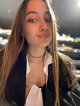 ICrazyOneIRL from StripChat is Freechat