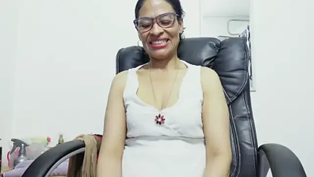 Aries_Mature webcam