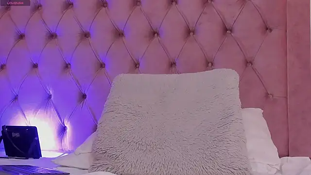 saraa_joness_ webcam