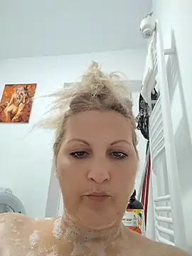 Divineblond webcam
