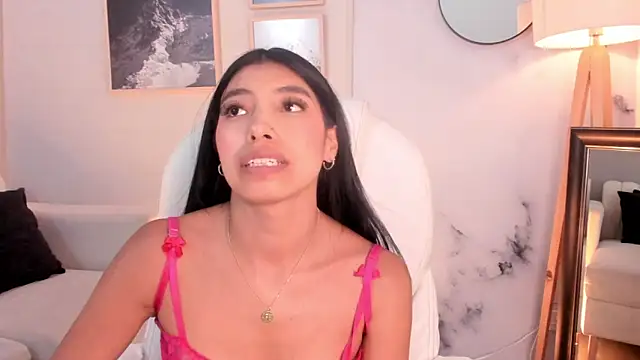 Tiffany_Low webcam