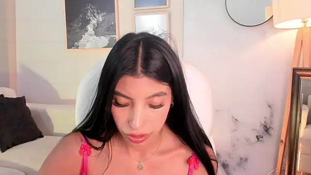 Tiffany_Low webcam