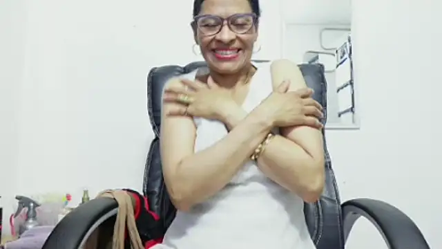 Aries_Mature webcam